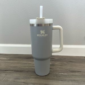Stanley 40 oz grey quencher tumbler